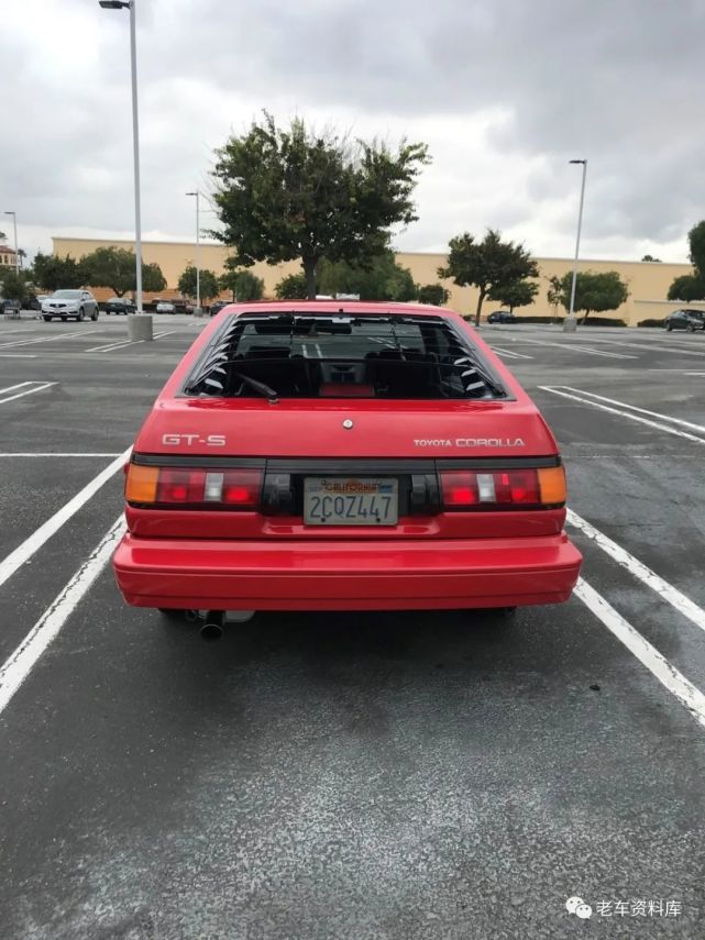 这辆车在二手车网上交易成功,成交价是多少美元?2.45万美元.