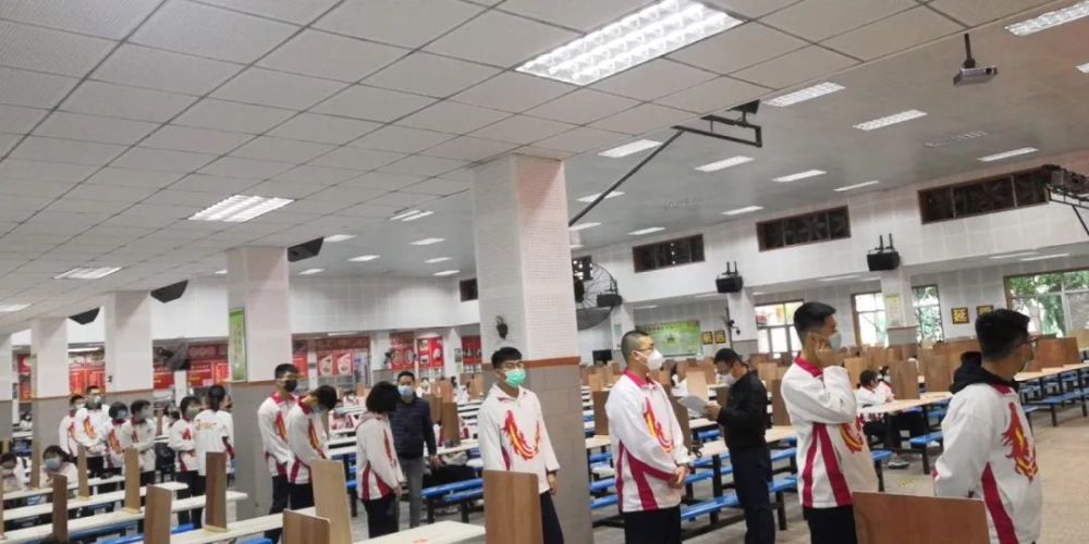 从4月3日师生进校季延中学校长 施金象:整个过程非常有序,在大操