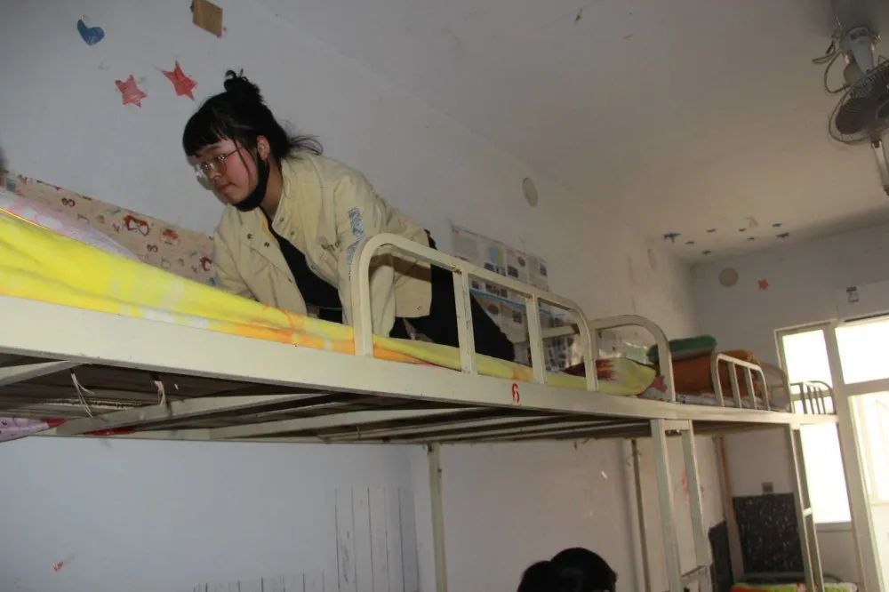 昨日镇平高三学生返校复学