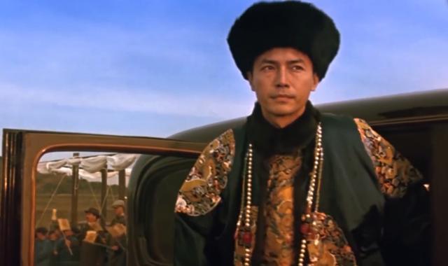 尊龙:从小被遗弃,后演《末代皇帝》成名,无父无母认树为亲人