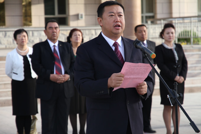 新疆同日查处两干部一人曾建议喀什设特区一人曾带头自我揭短