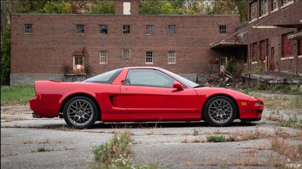 1999年讴歌nsx,它在美国就叫这个名字,是一台让人欲罢不能的本田