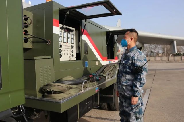 空军某场站保障某团跨昼夜飞行训任务汽车连指导员进行保障前动员保障