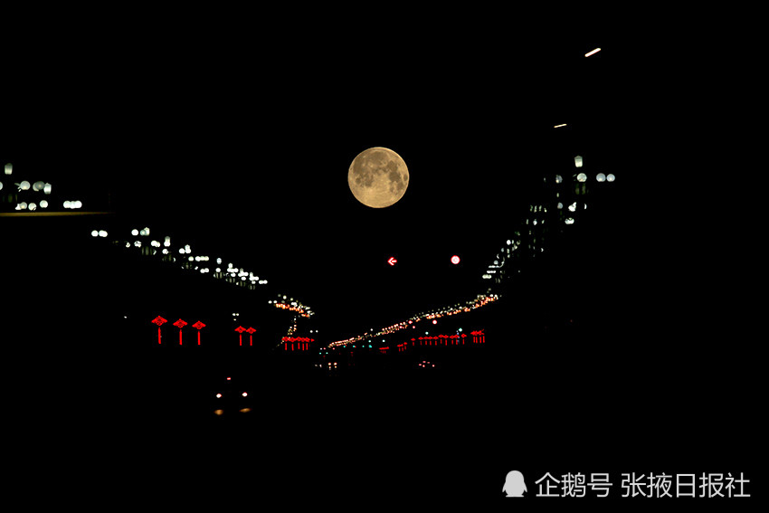 甘肃张掖4月8日凌晨拍摄到的超级月亮