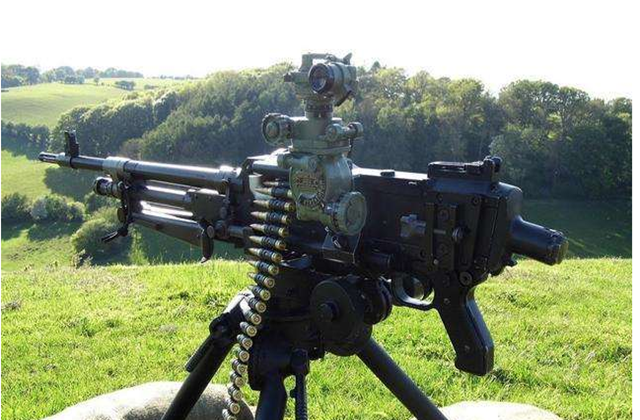 m2重机枪:这把枪是美国人发明的,最早出现在1921年,先后参加了墩浇