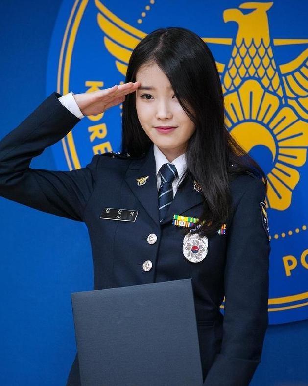 韩国女明星,穿上这套警服,简直太美了!