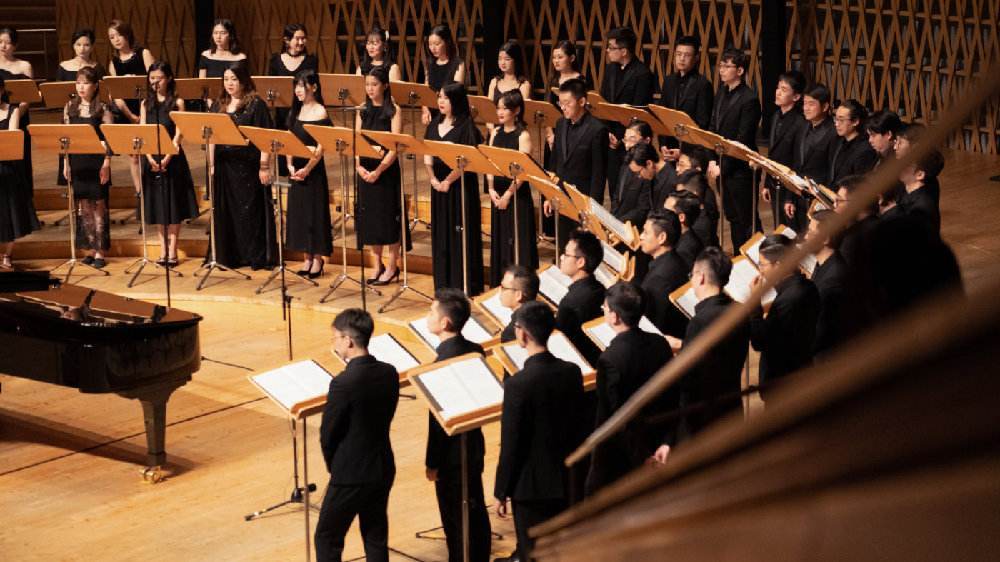 2016年,在上海贺绿汀音乐厅的崔薇&金承志作品专场音乐会上,彩虹室内