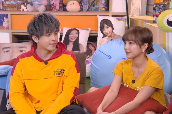 田亚霍节目告白徐凯希"不想只是朋友" 情侣装曝暧昧