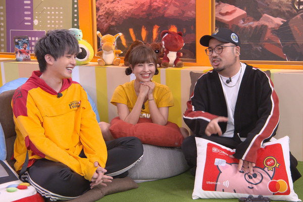 田亚霍节目告白徐凯希"不想只是朋友" 情侣装曝暧昧