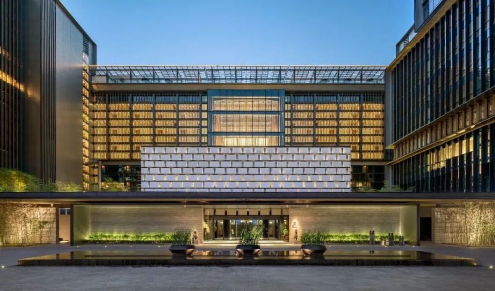 在台湾,青岛之后,这个台湾的房企先后进入了南京和成都,成都涵碧楼