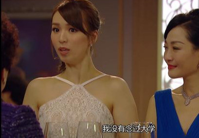 机场特警她与丈夫生活甜蜜但因为没学历没能力被婆婆嫌弃