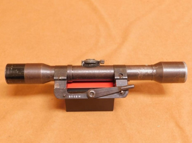 80年前的瞄准镜,二战德国狙击手专用,支持八倍放大,价值能抵两支98k
