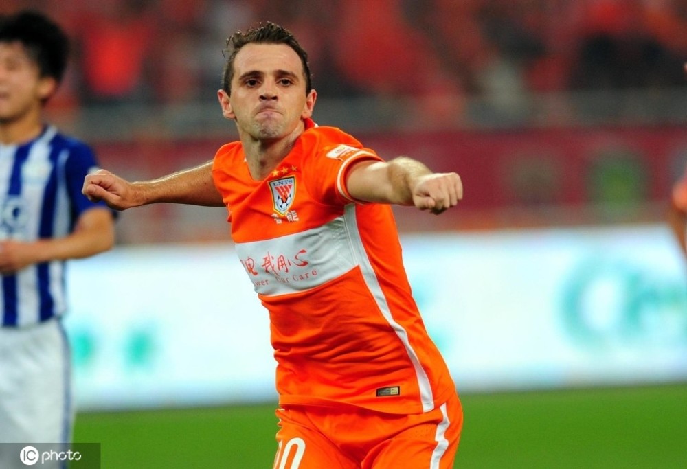 鲁能前外援蒙蒂略连失至亲一周内爷爷父亲相继离世疑似感染新冠