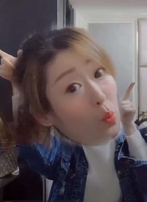 37岁李卉近况罕曝光搞直播卖货星味全无曾被评最惨星女郎