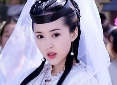 凭借《宝莲灯》嫦娥一炮而红的她,出道22年零绯闻,如今42岁魅力依旧!