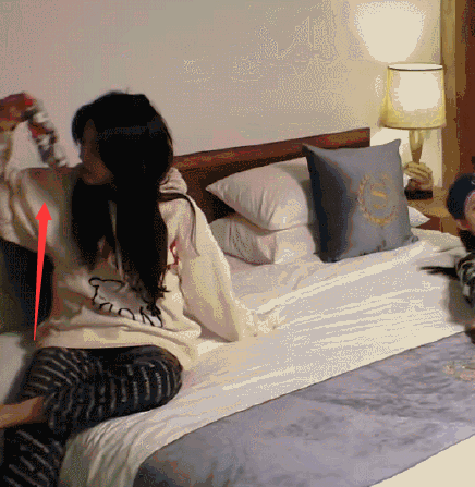 杨超越闻袜子的行为遭吐槽她7字回应太霸气