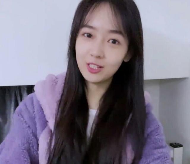 秦牛正威中学旧照曝光,有着校花级美貌,曾与吴亦凡传出绯闻