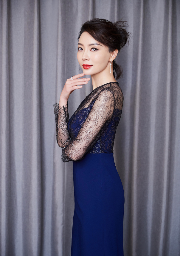 陈数真是不服老出席活动只穿一件蕾丝裙43岁美得不敢认