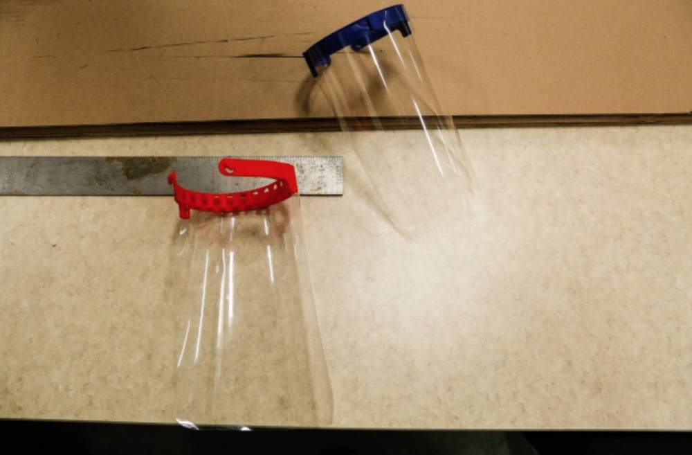 美国特种部队用修降落伞的缝纫机做口罩,每天只能生产200个_腾讯新闻