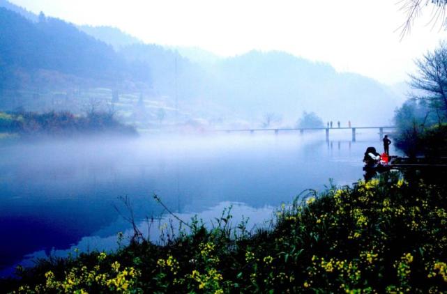 晚春情景交融的美句好一个人道长眉似远山山不似长眉好