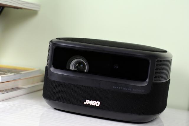 坚果v10新品开箱,白天投射超过120寸,比液晶电视好用吗