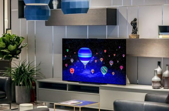 画面硬刚索尼 软件实力碾压 最贵终端华为智慧屏x65发布