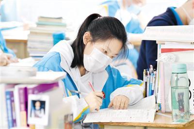 安徽省4月7号高3开学复读生能同步复学吗得看就读的地点