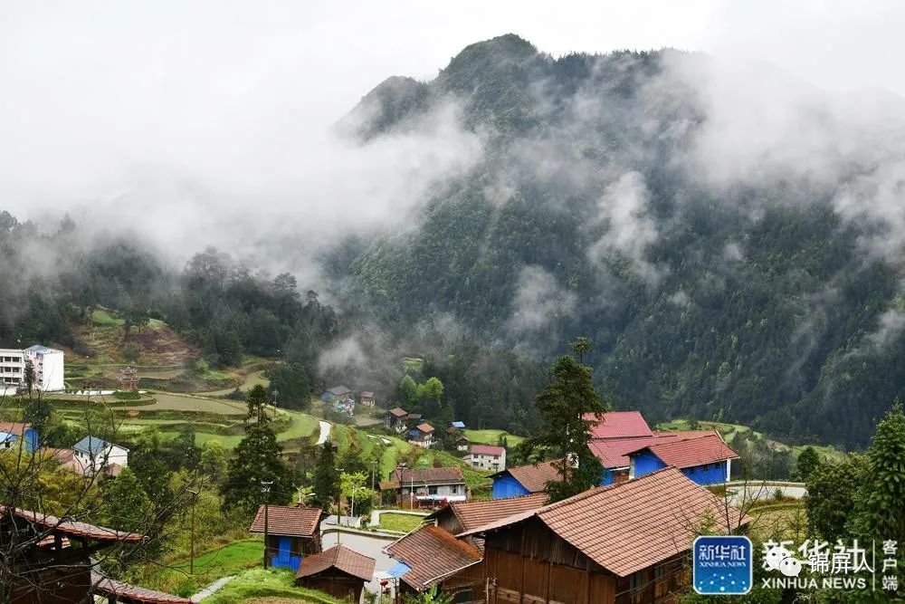 贵州省锦屏县固本乡东庄村雨后景色.