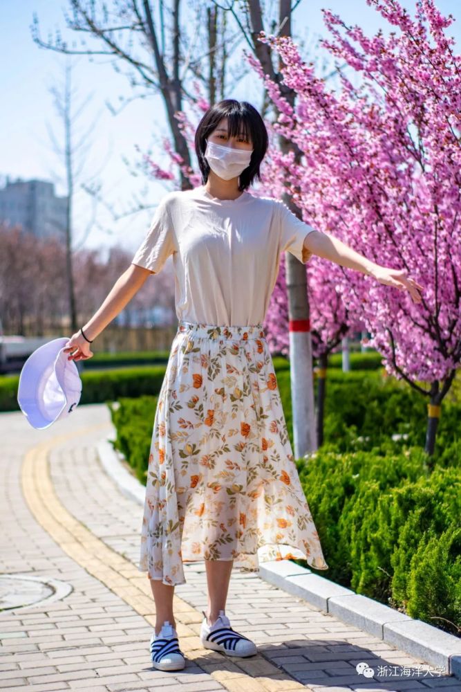 所爱隔山海全都在街拍这个春天最靓的海大人在疫期出道了