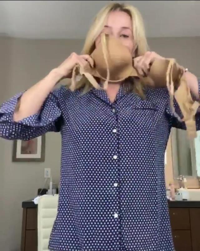 内衣变口罩美国口罩短缺女星手把手教公众自制口罩