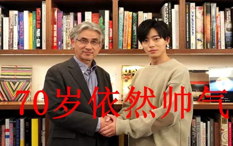 大家可以看看图片,这是去年的时候他和泰迦奥特曼人间体扮演