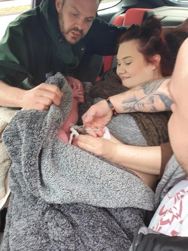 澳洲孕妇产子神速丈夫车还没开到医院她已分娩出健康女婴