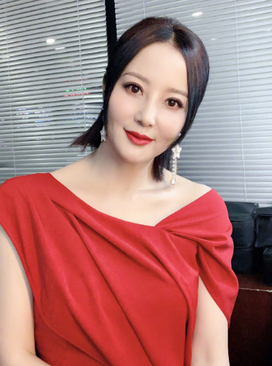 还记得风云于楚楚吗浓妆现身成网红脸网友直呼撞脸姚笛