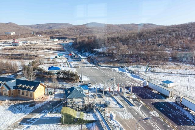 边境线长27公里,总人口只有7万人左右,绥芬河是一个重要与俄罗斯连通