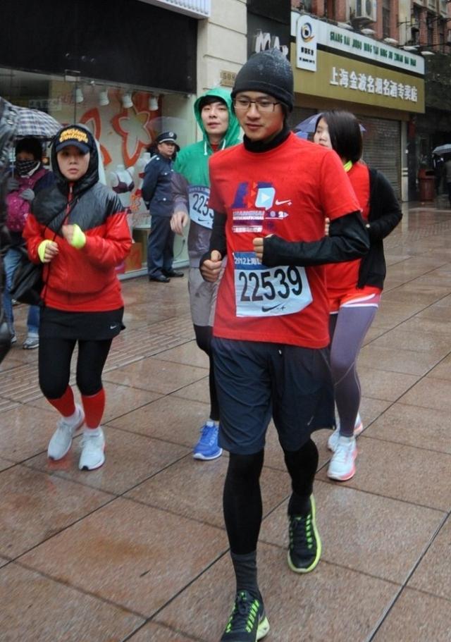 韩寒晒跑步训练记录,5公里用时18分36秒,网友惊叹速度太快