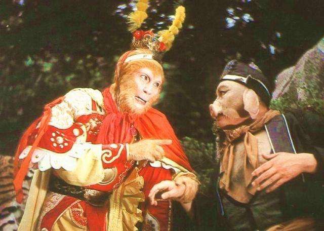 猪八戒|八戒为啥主动打死两个妖怪？一位伤风败俗，一位侮辱了他的恩师