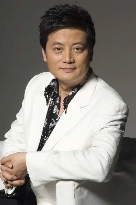 张民权上海音乐家协会常务理事,知名主持人心系疫情,用心创作,举国抗