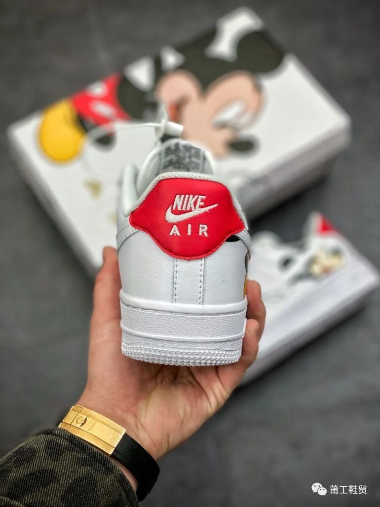 猫和老鼠联名刚过现在又来了米老鼠耐克airforce1米奇开箱