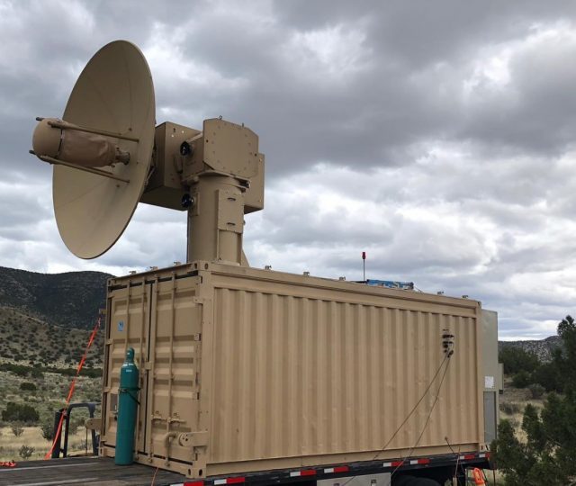 高功率微波与高能激光谁更强美军同时在海外测试5款定向能武器系统