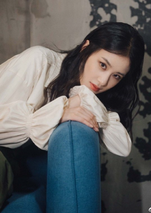 她曾被章子怡骂哭嫁豪门一年两亿零花钱任意花为黄晓明作配超圈粉