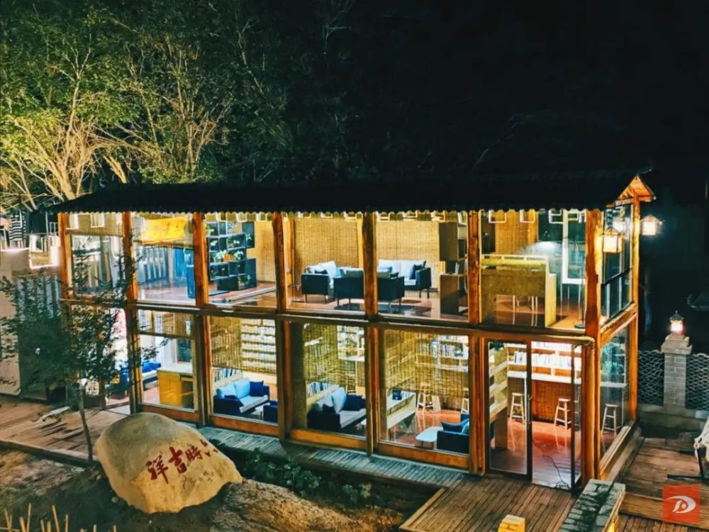 敦煌:月牙泉村"十年灯" 点亮民宿"图书馆"