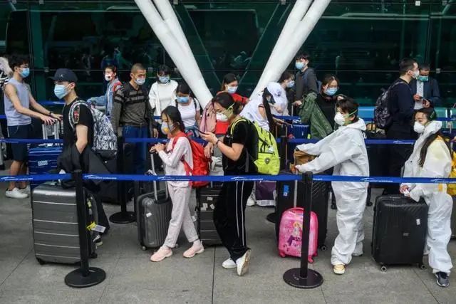 疫情蔓延小留学生回国引争议孩子有必要从小送出国门吗