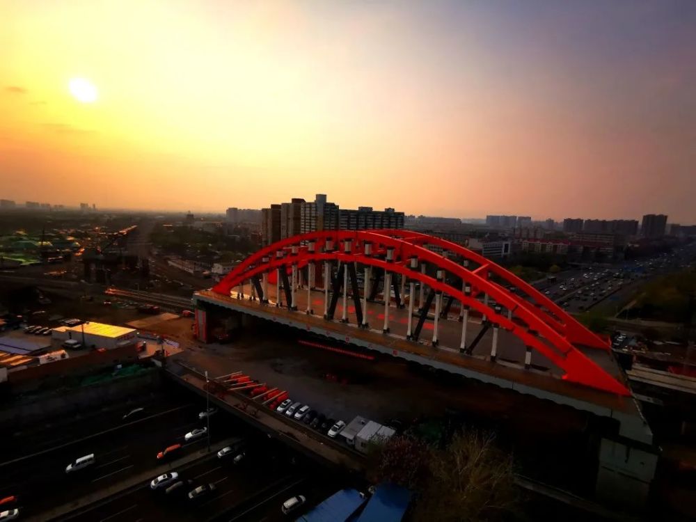 长达112米的六线简支钢箱拱桥位于北京市丰台区正阳桥南侧,既有西四环