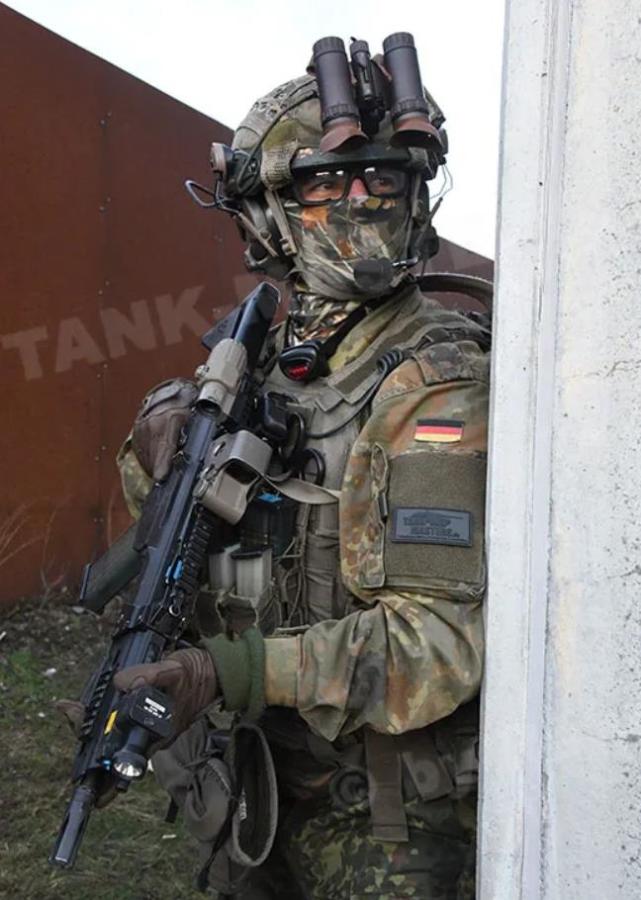 伞兵向来是德军精锐的代名词,连他们都还用着g36步枪,足以证明德国