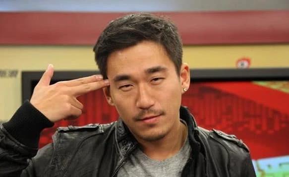 2003年张国立之子张默在校殴打童瑶次年老师黄定宇被开除