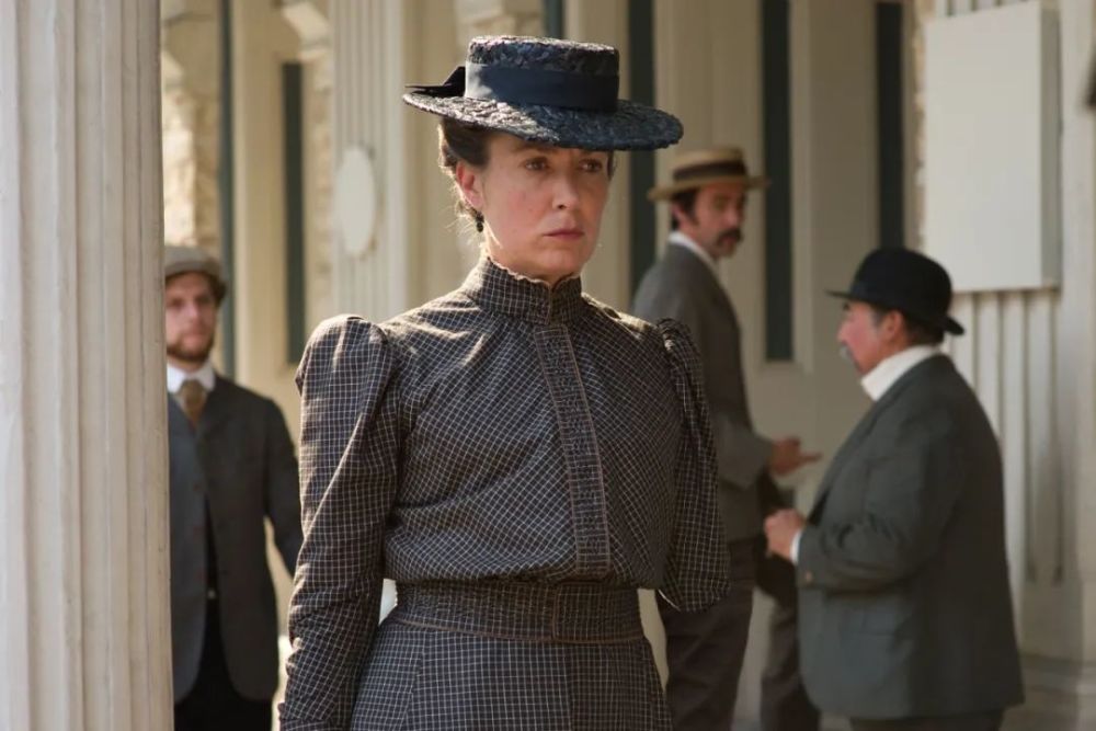 《大地惊雷》,黑色幽默颠覆传统英雄主义,女性崛起彰显荒野精神