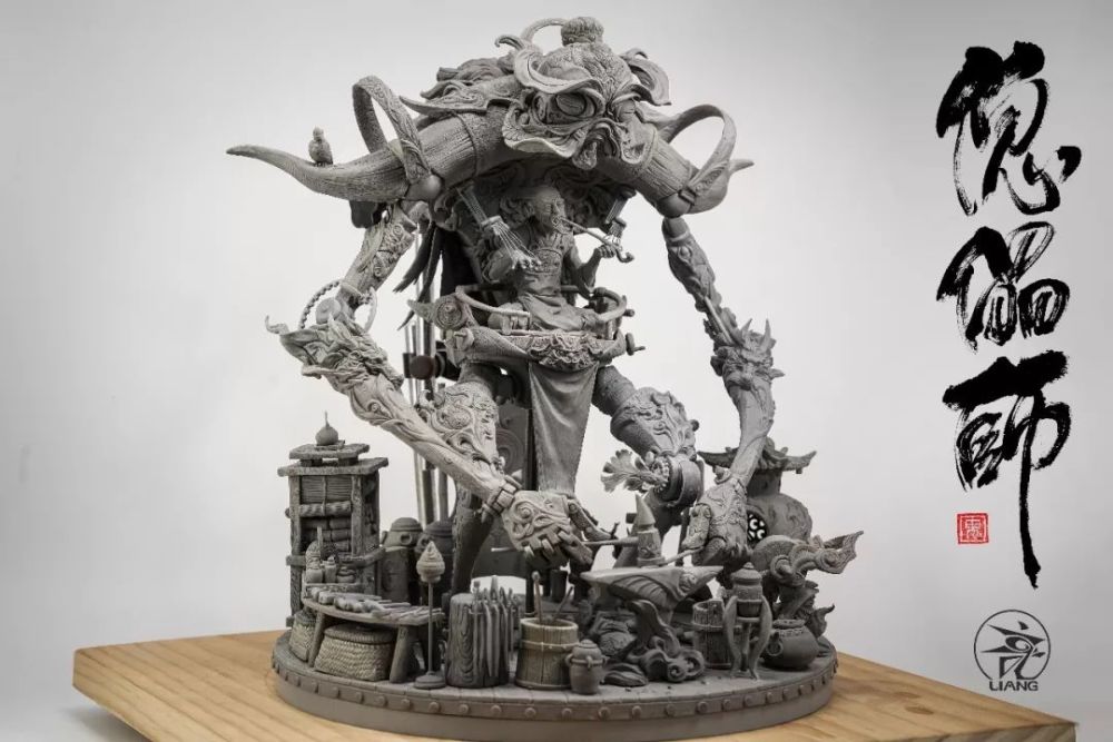 的老者,真实姓名无人知晓,双足残疾,只能依靠自己打造的机关兽来行走