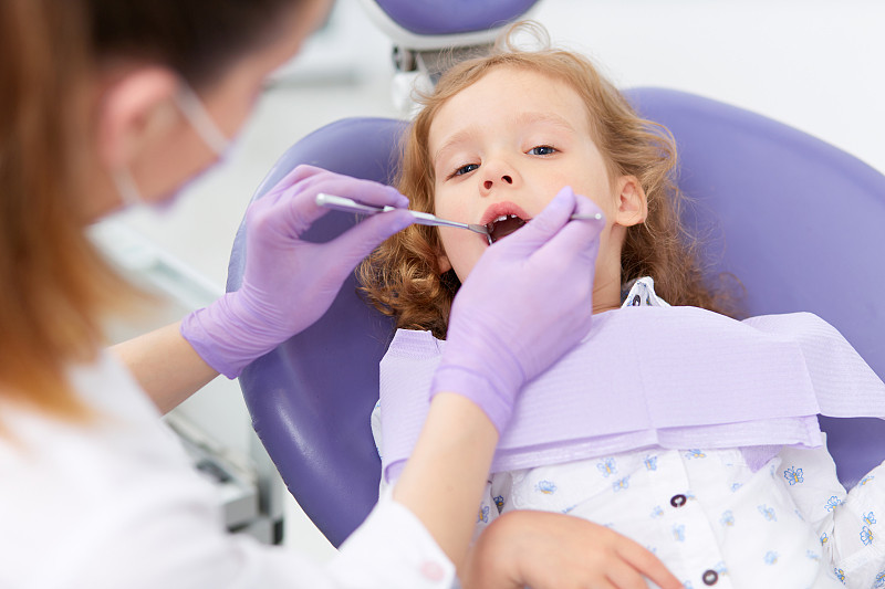 儿童牙痛可以吃芬必得吗?