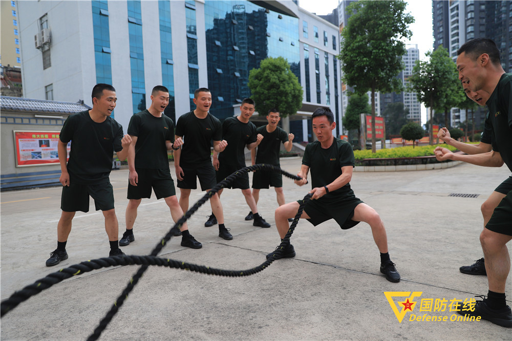 来看看兵哥哥的创意训练,一起花样练体能!