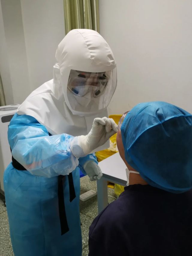 武汉护士璇姐的77天对得起熬的夜流的泪